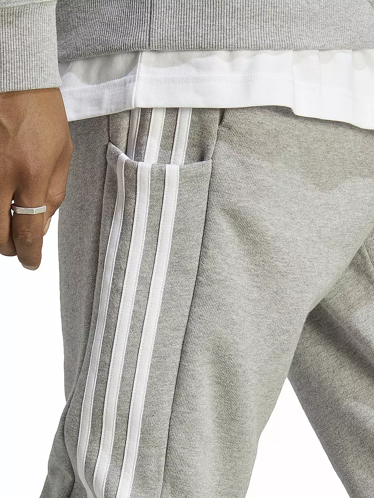 ADIDAS | Pantaloni da jogging da uomo Essentials French Terry con polsini affusolati e 3 strisce | Grigio