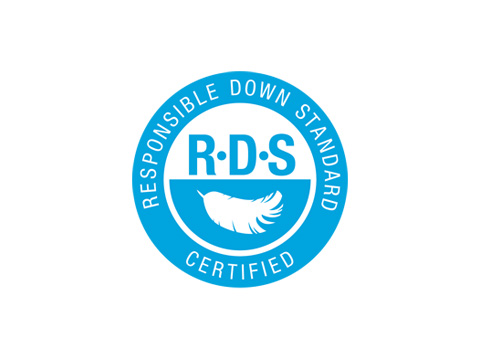 Logo blu e bianco con il testo "Responsible Down Standard Certified" in un cerchio attorno a "RDS" e un'immagine di una piuma.