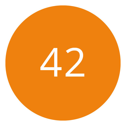 Un cerchio arancione con il numero 42 in bianco al centro.