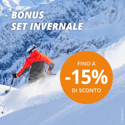 Uno sciatore con una giacca rossa scende un pendio montuoso innevato. Un cerchio arancione indica "FINO A -20% DI SCONTO". Il testo sopra recita "BONUS SET INVERNALE" con montagne innevate sullo sfondo.