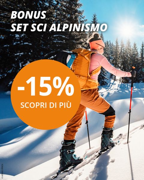 Una persona che fa scialpinismo in montagne innevate con un grande cerchio arancione che mostra "-15% SCOPRI DI PIÙ" e il testo "BONUS SET SCI ALPINISMO".