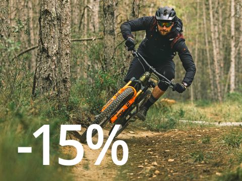 Sfondo arancione con testo bianco "Sconto -15% su BICI & E-BIKE*".