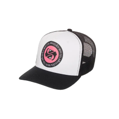 Cappellino snapback in colori pastello con retro a rete e motivo a foglie astratte in verde, arancione e viola su uno sfondo circolare bianco.