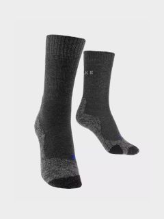 Un paio di calzini grigio scuro con accenti grigio chiaro sono raffigurati su uno sfondo bianco semplice. La parola "DONNA" è sovrapposta all'immagine in lettere bianche in grassetto.