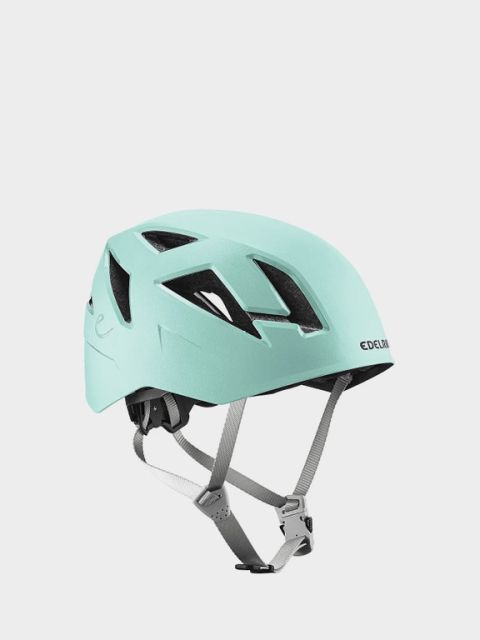 Casco da arrampicata verde con cinturini regolabili su sfondo grigio. In alto a sinistra, la scritta "CASCHI DA ARRAMPICATA" in grassetto bianco.