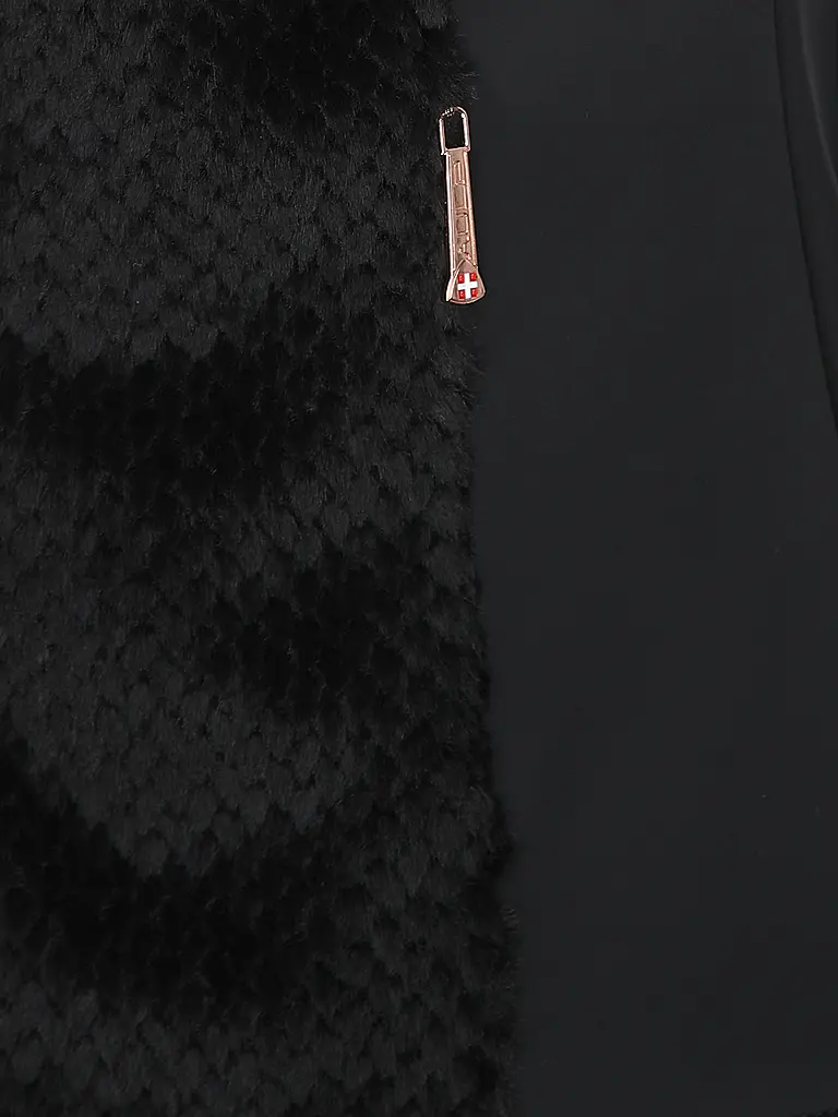 AULP | Nome prodotto: Giacca da donna Canel
Marca: AULP
Colore: nero
Categorie: Donna

Materiale: Fibra sintetica | Nero