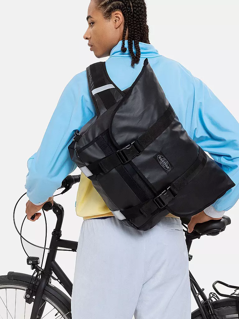 EASTPAK | Umhängetasche Messer Bike 15L | Nero