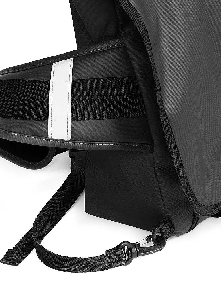 EASTPAK | Umhängetasche Messer Bike 15L | Nero