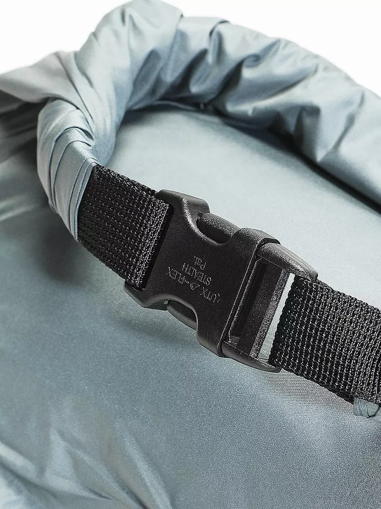 KAIKKIALLA | Materassino isolante Kaavi Thermo M + Sacca di gonfiaggio | Verde