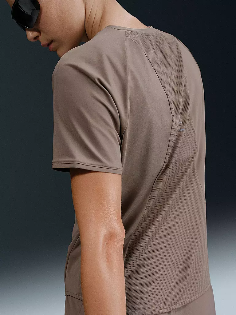 NIKE | Maglietta da running Swift da donna | Marrone