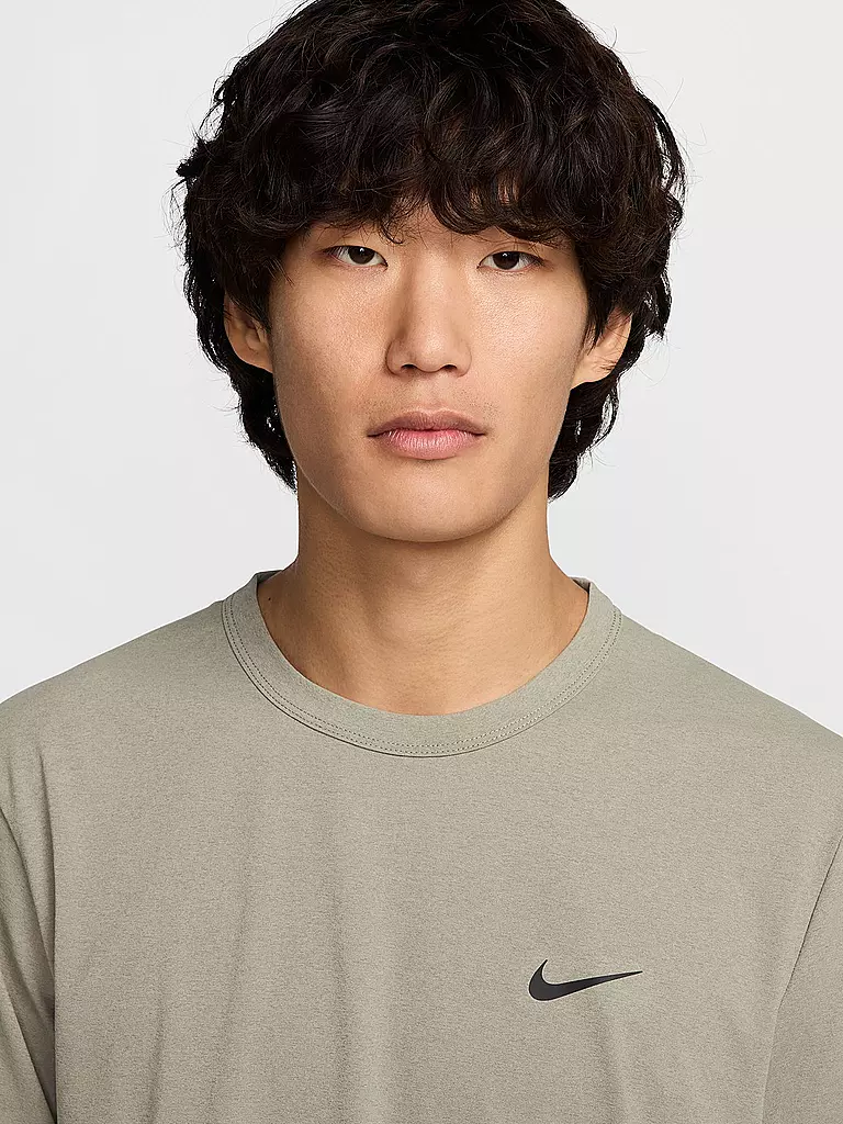 NIKE | T-shirt da fitness da uomo Dri-FIT UV Hyverse | Oliva
