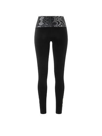 THE SPIRIT OF OM | Yogatight Maui Madhya da donna