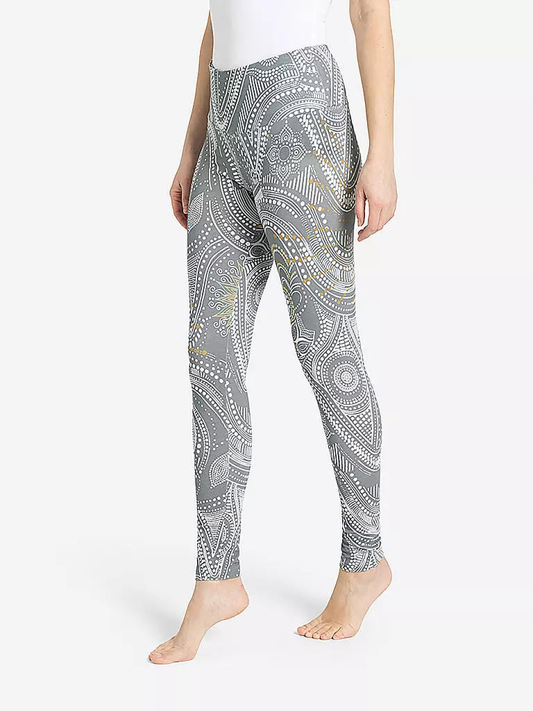 THE SPIRIT OF OM | Yogatight Puja da donna | 