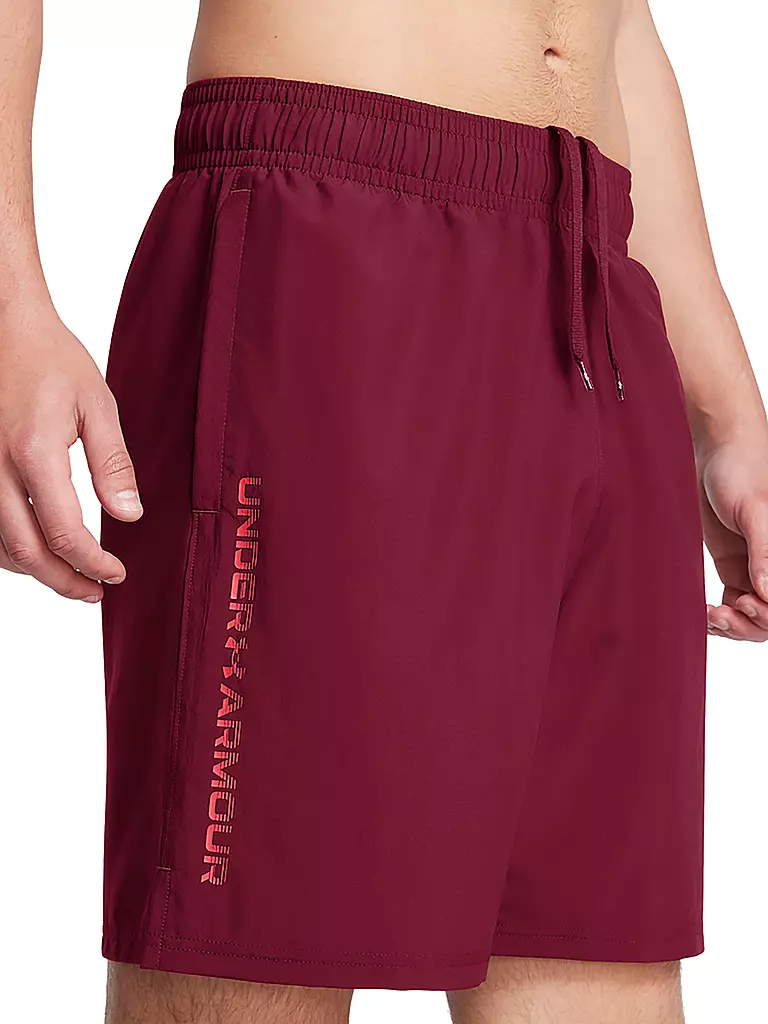 UNDER ARMOUR | Herren Short UA Woven Wordmark | Rosso scuro